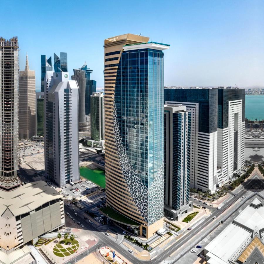 The Bentley Luxury Hotel & Suites Dauhá Exteriér fotografie The Torch Doha