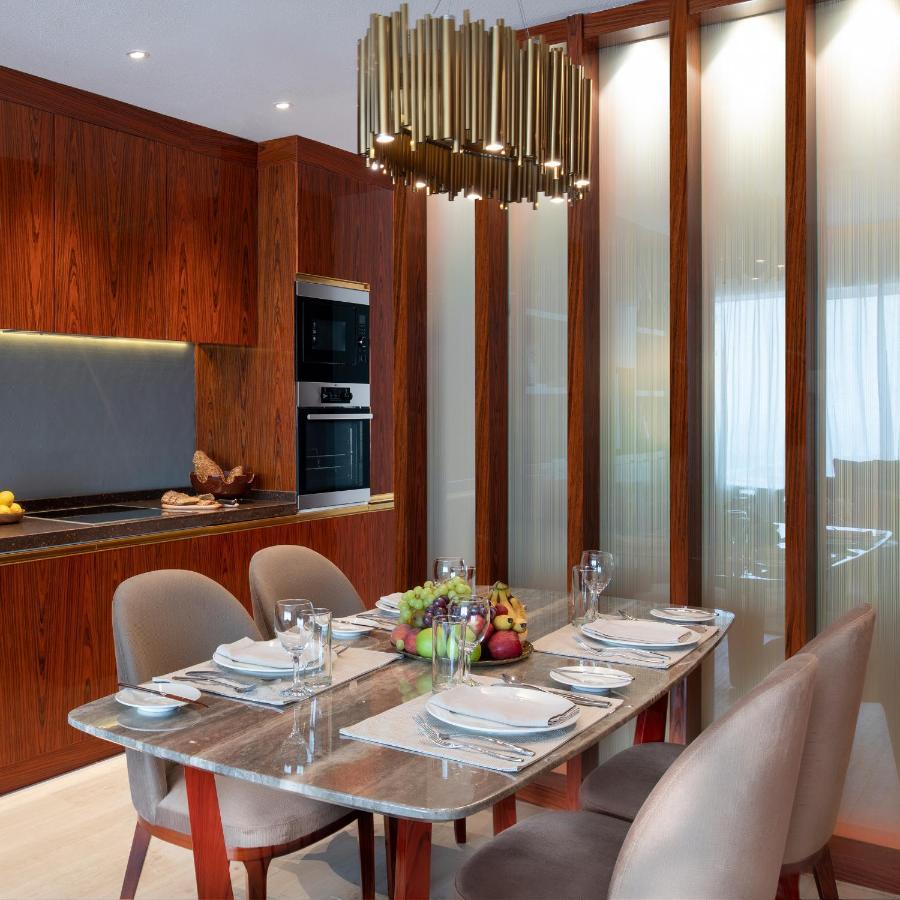 The Bentley Luxury Hotel & Suites Dauhá Exteriér fotografie A dining room