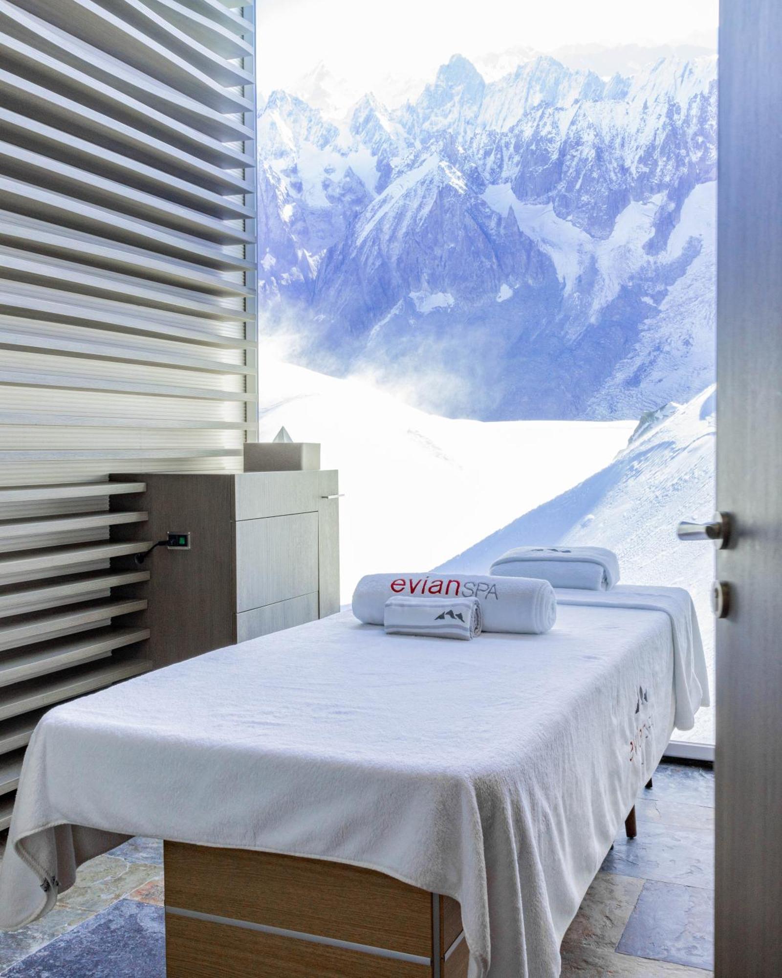 The Bentley Luxury Hotel & Suites Dauhá Exteriér fotografie A treatment room at the spa